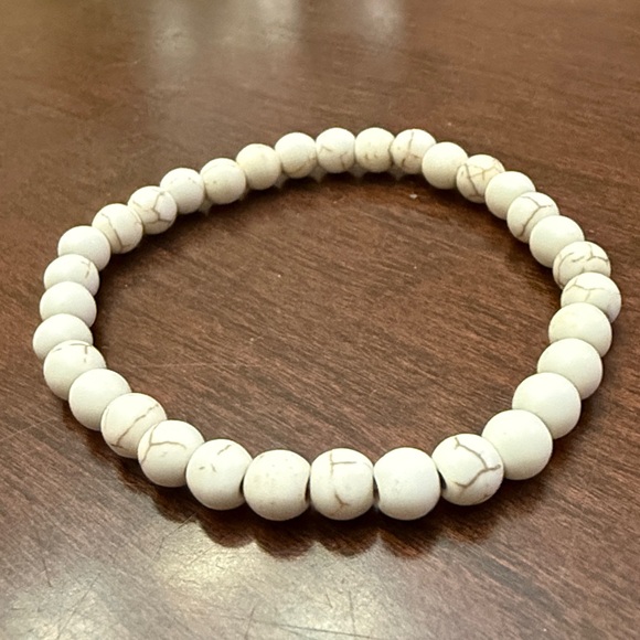 Anthropologie Howlite Beaded Stretch Bracelet!!🔥🔥🔥 - Picture 5 of 14